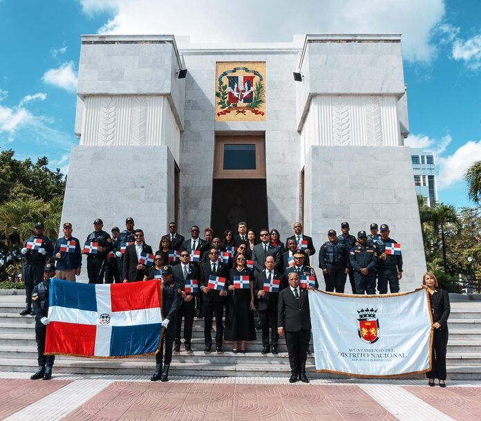 Alcaldía del DN rinde honores a la bandera, conmemora la Independencia Nacional y el natalicio de Mella 