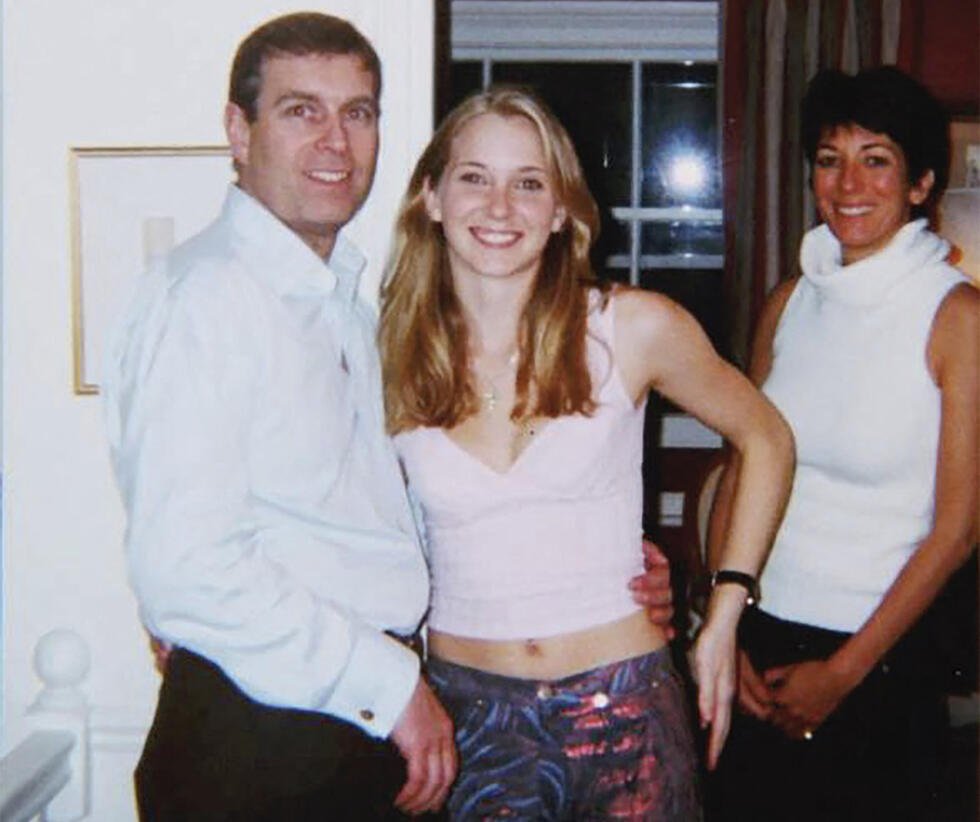 Virginia Giuffre au côté du prince Andrew, le 10 mars 2001, qu'elle avait rencontré par l'intermédiaire de Jeffrey Epstein.