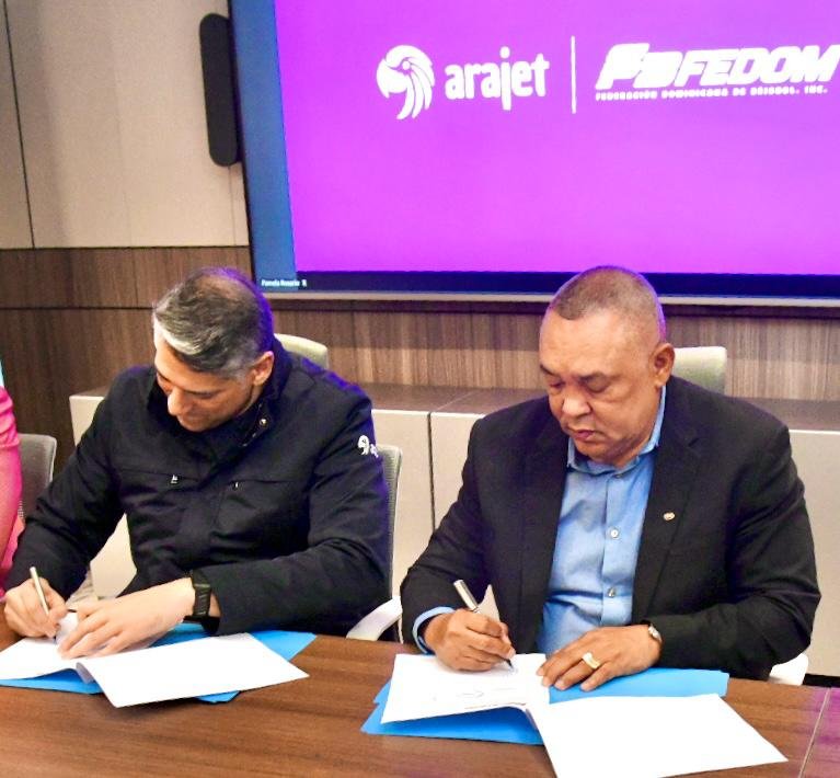 Arajet firma como línea oficial de los equipos nacionales de la Federación Dominicana de Béisbol