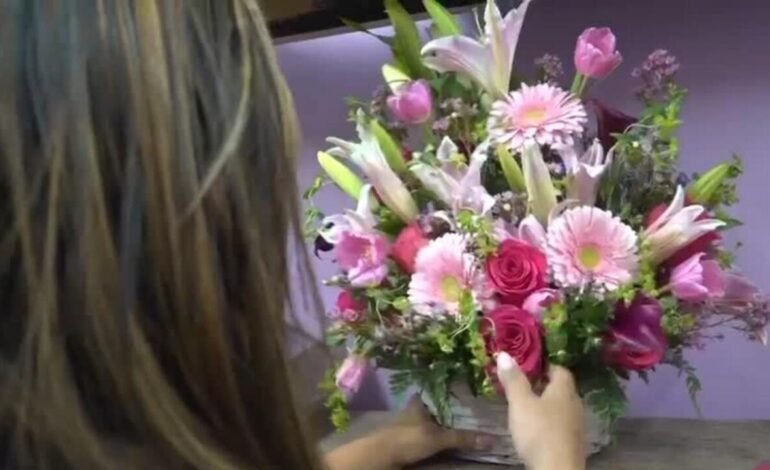 Aranceles de Trump encarecen precio de las flores de San Valentín