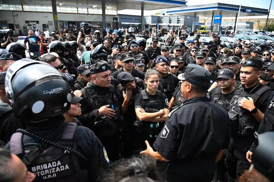 ARGENTINA: 4 agentes heridos protesta contra reforma laboral