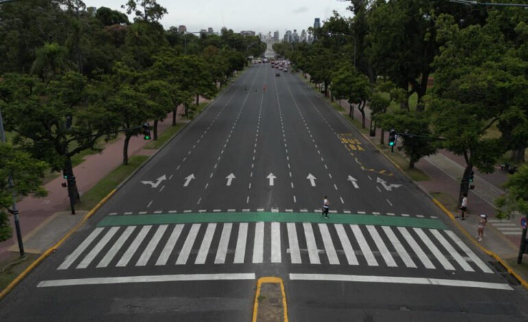 Argentina vive una huelga contra la reforma laboral de Milei, en medio del debate en el Congreso