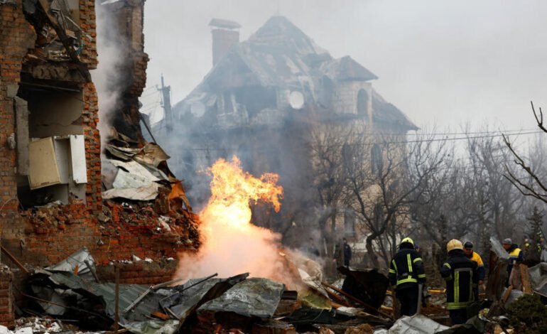 Ataques rusos provocan apagones en Ucrania, mientras drones fuerzan restricciones aéreas en Moscú