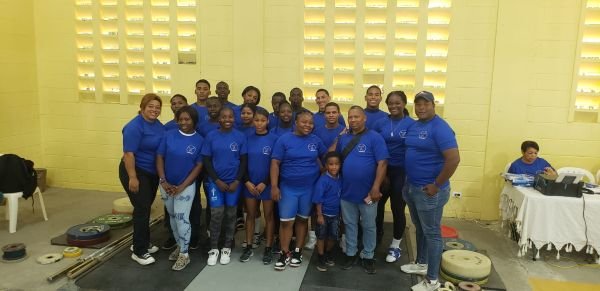 Barahona acapara honores en Campeonato Superior de Pesas