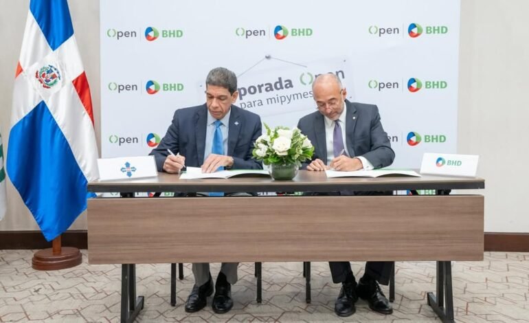 BHD y ADOEXPO firman alianza para potenciar a exportadores