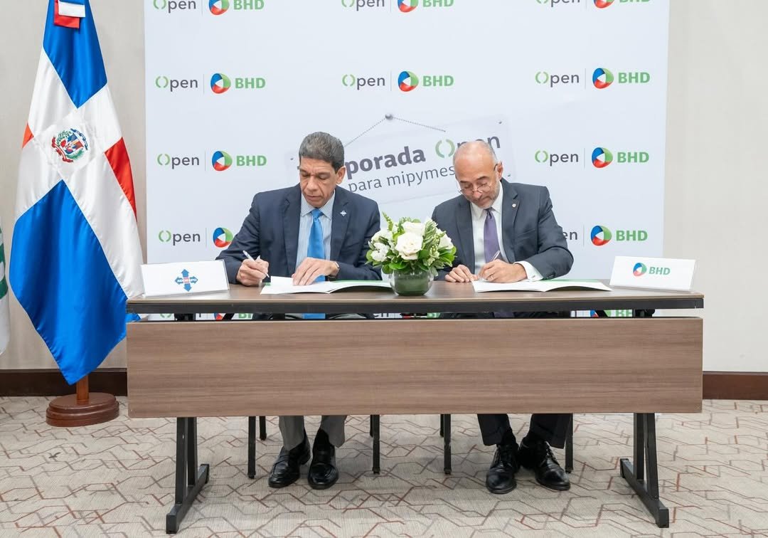 BHD y ADOEXPO firman alianza para potenciar a exportadores