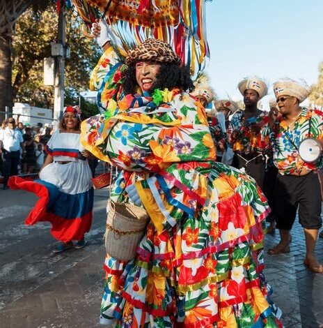 Carnaval del Distrito Nacional llena de alegría, color y tradición el malecón