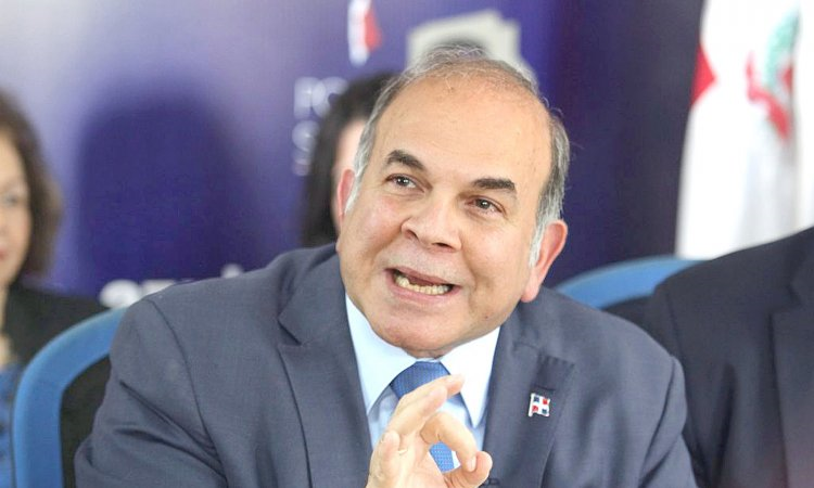 Castillo propone a modificar leyes orgánicas FFAA y la PN