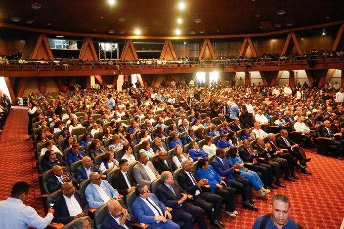 Con aires de innovación y continuidad Radhamés Silverio presenta candidatura a rector en la UASD