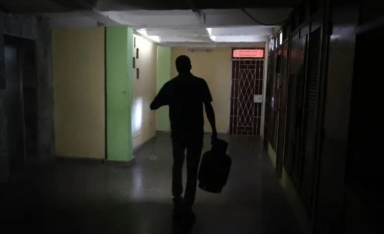 Cuba sufre este jueves apagones simultáneos en 61 % del país