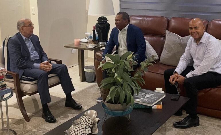 Danilo se reúne con miembros NY del Comite Central PLD