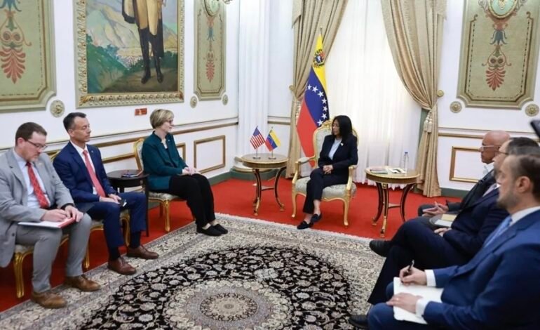Delcy R. se reúne con la nueva diplomática de EU en Venezuela