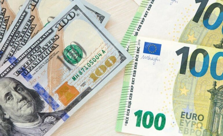 Dólar bajó 25 cts y el euro 32; eran vendidos $61.72 y $76.05