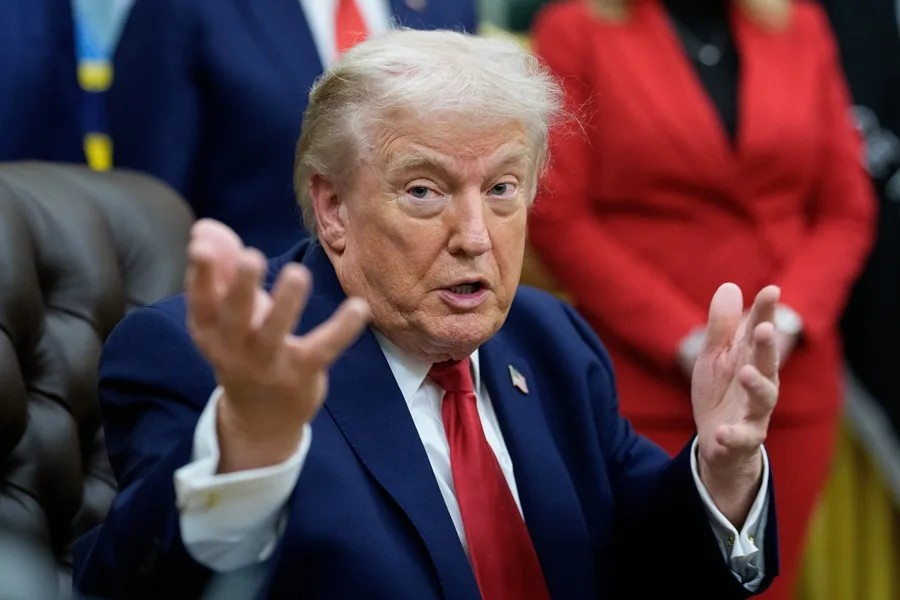 Donald Trump dice que subirá nuevo arancel global a un 15 %