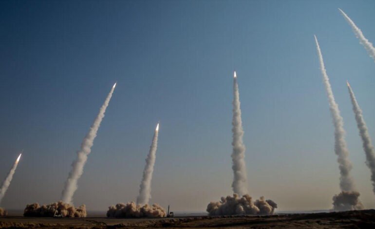 EE. UU. e Irán negocian bajo un fuerte despliegue militar: ¿es posible un acuerdo?