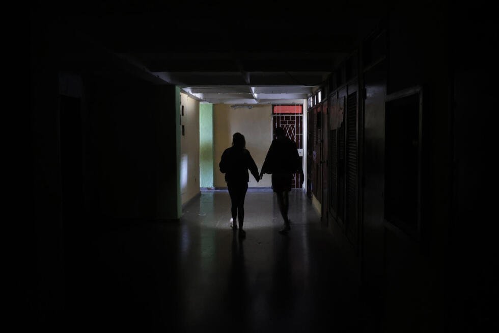 El 53% de Cuba sufre apagones. mientras el Gobierno promete resistencia y diálogo con EE. UU.