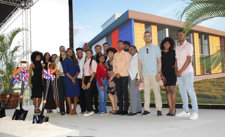 El Clúster Turístico La Romana Bayahibe celebra el primer picazo del Centro Gastronómico de UNIROMANA como hito estratégico para la competitividad del destino 