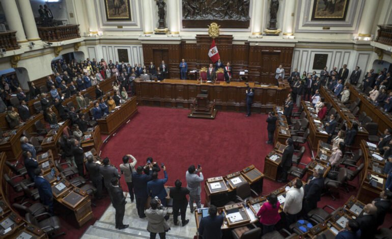 En diez años, Perú suma ocho presidentes: ¿acabará la inestabilidad con las elecciones de abril?