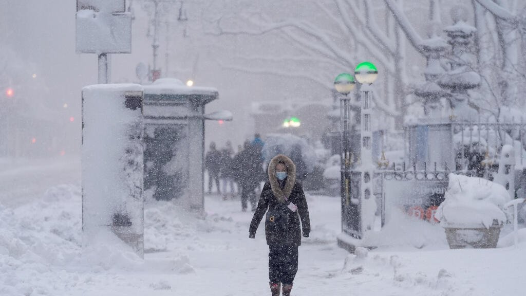 En imágenes: una tormenta histórica congela el noreste de EE. UU. y paraliza Nueva York