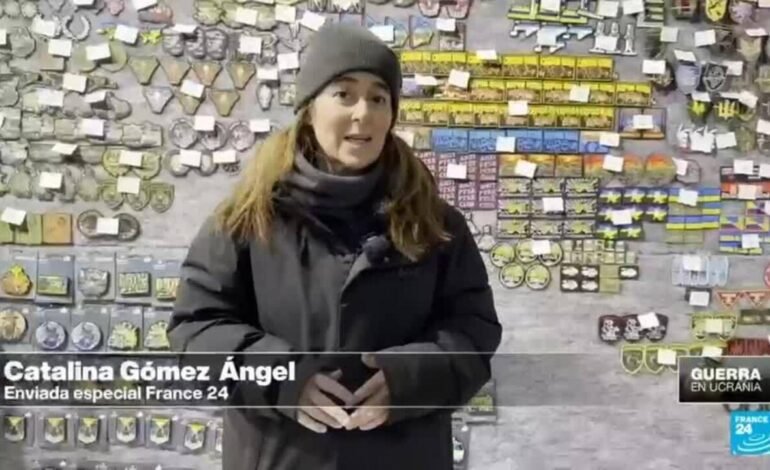 En tiendas militares de Ucrania, los ‘chevrons’ cuentan la historia de la guerra