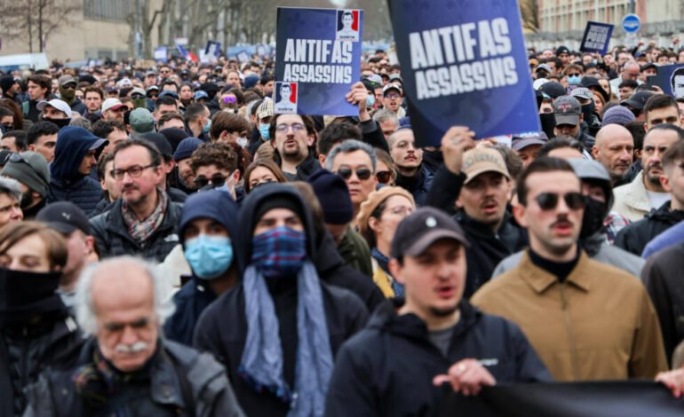 En una marcha con saludos nazis en Lyon, la extrema derecha rindió homenaje a Quentin Deranque