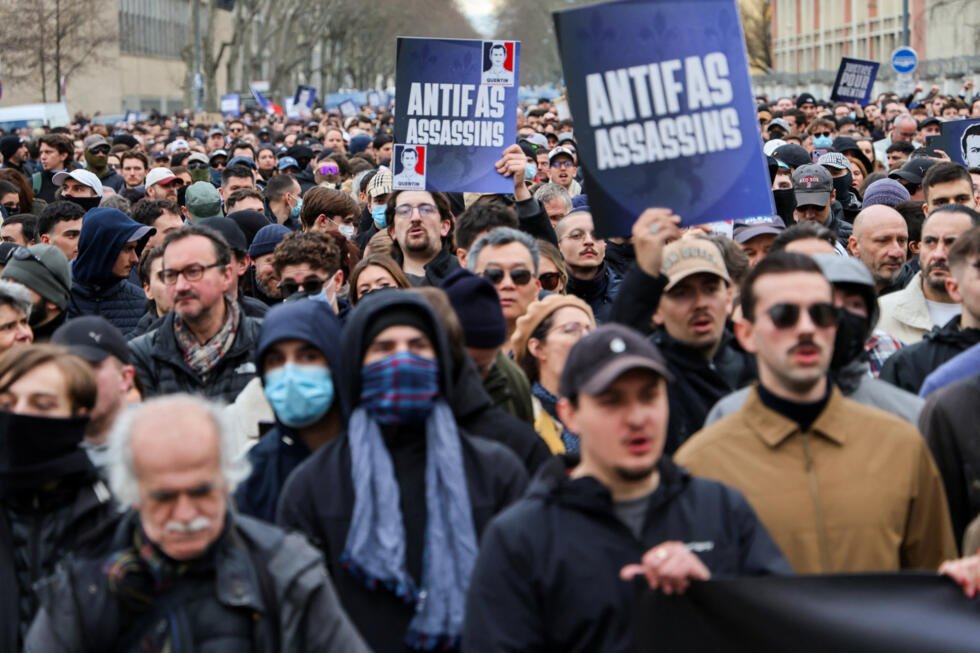 En una marcha con saludos nazis en Lyon, la extrema derecha rindió homenaje a Quentin Deranque