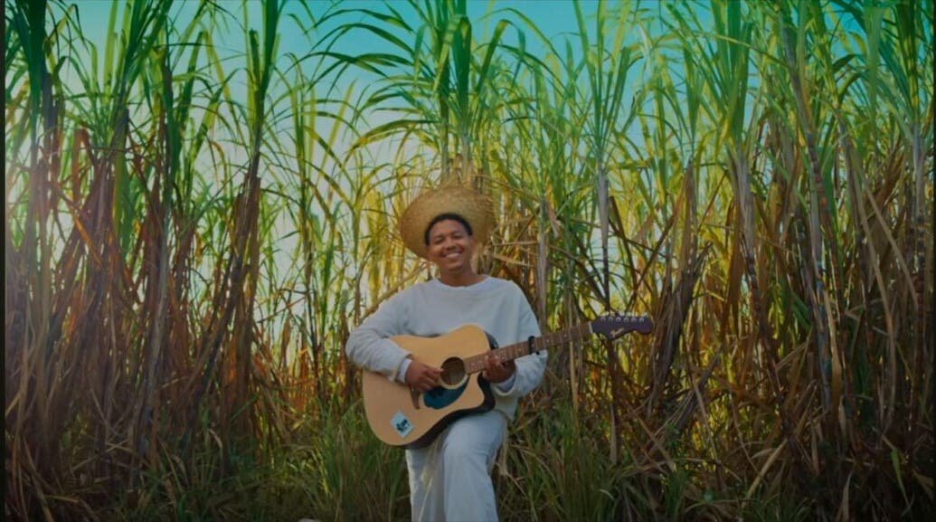 Es de La Romana joven abrió el show Bad Bunny en Super Bowl