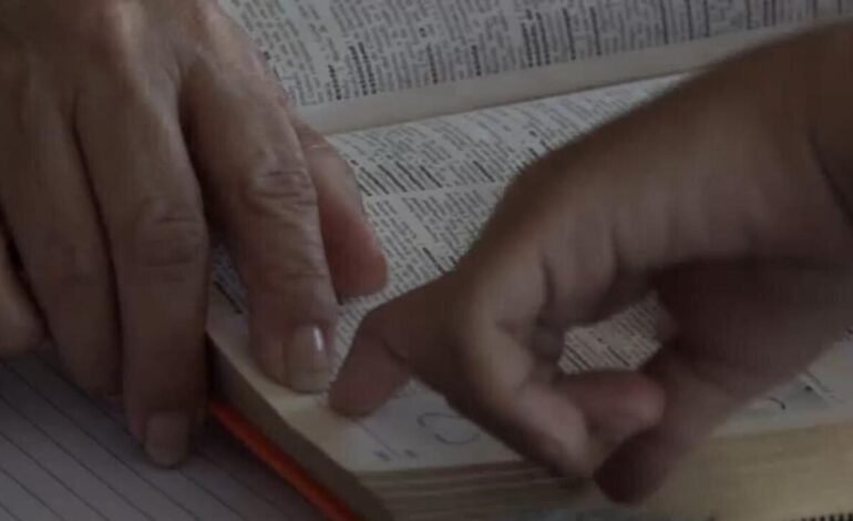 Escuelas improvisadas en Venezuela ante deficiencia del sector educativo