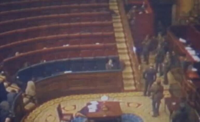 España desclasifica documentos secretos del 23-F tras 45 años