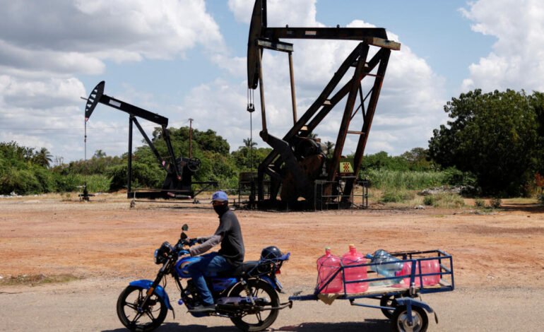 Estados Unidos planea vender petróleo venezolano a India