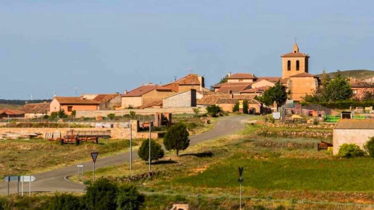 Este pueblo de España estaría ofreciendo casa gratis y empleo para frenar la despoblación