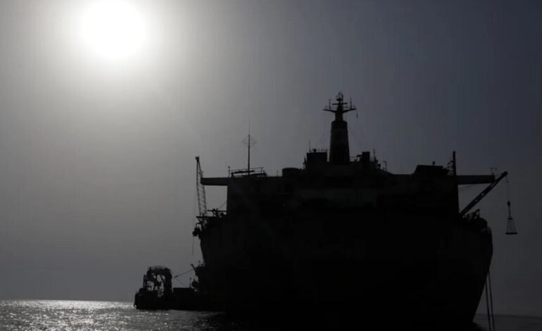 EU intercepta buque petrolero por violar bloqueo en el Caribe