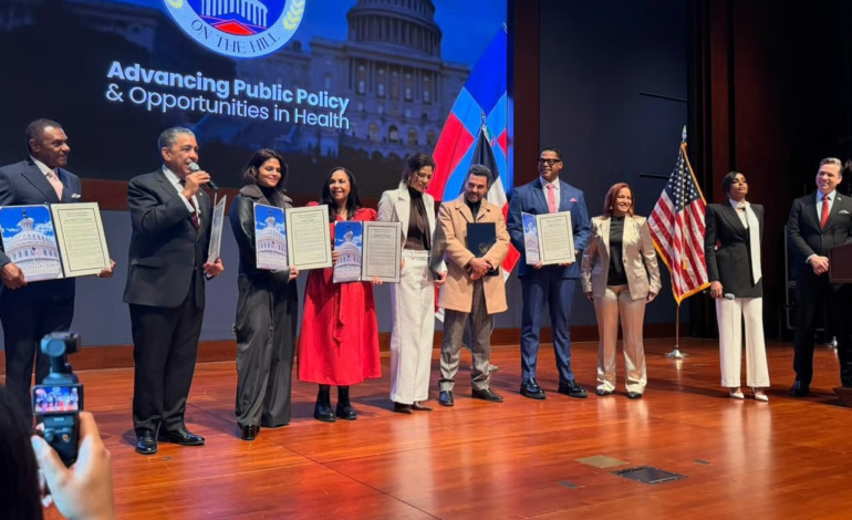 EU: Jandy Ventura recibe proclama en Dominicanos en la Cima