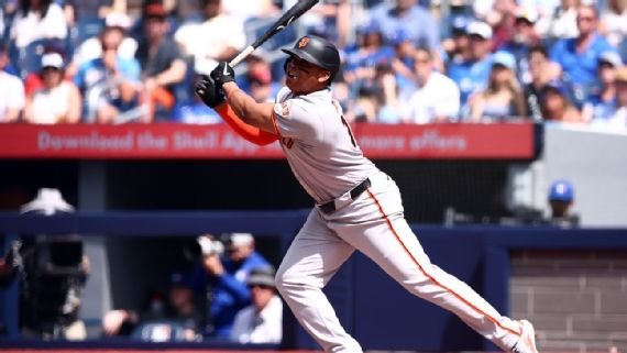 Giants remueve del lineup a Rafael Devers por lesión