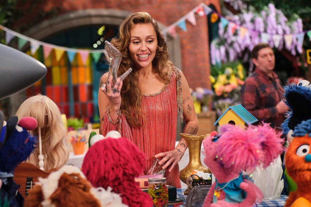 ‘Hi, Miss Miley!’: Watch Miley Cyrus Team Up With Elmo & Co. in New ‘Sesame Street’ Trailer