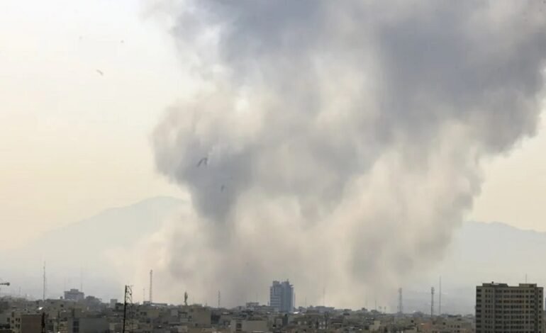 Irán: Israel y EU lanzan ofensiva hoy contra objetivos militares