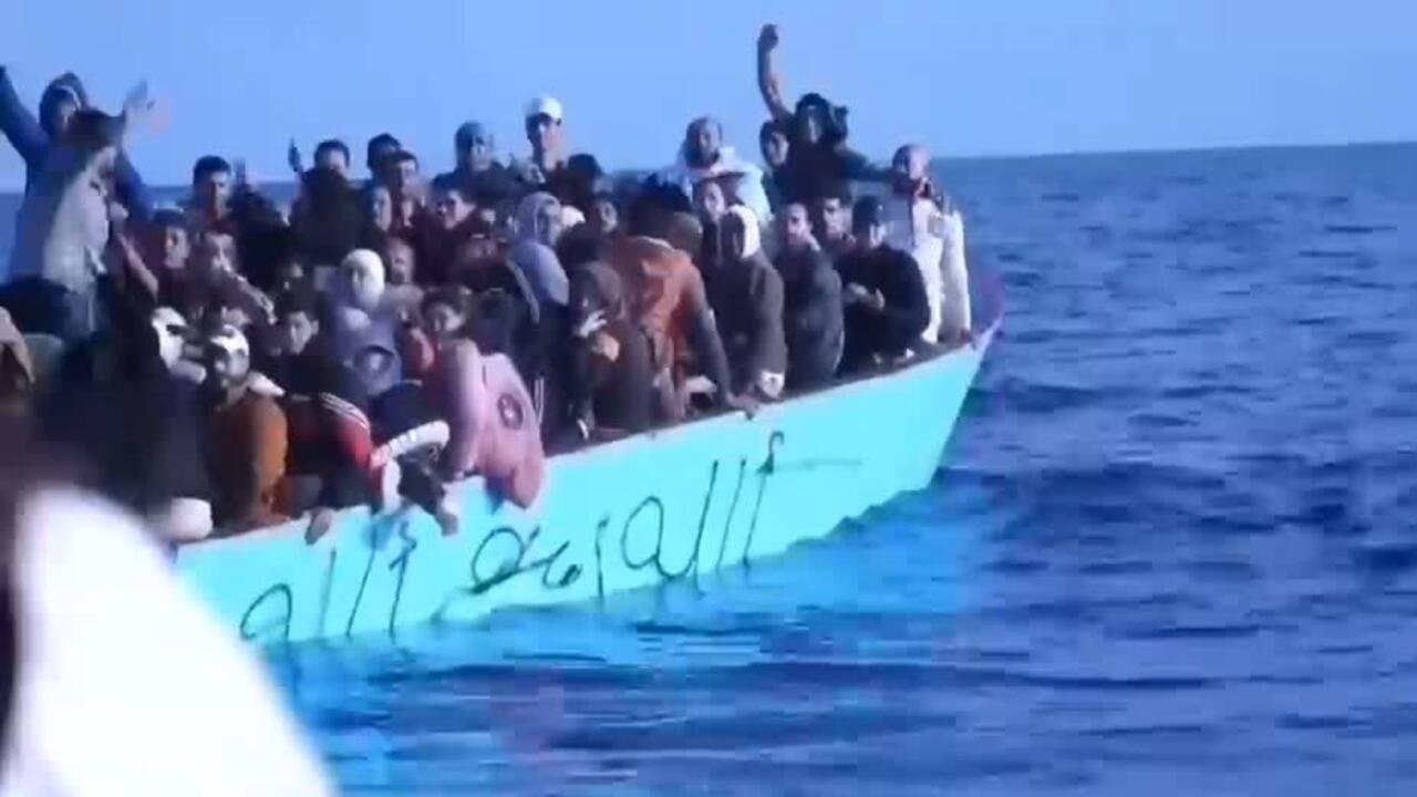 Italia: Gobierno propone «bloqueos navales» a barcos con migrantes