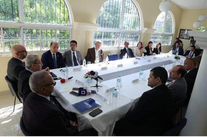 Jorge Subero Isa convoca a la Mesa Nacional de Decanos de Derecho en Unapec