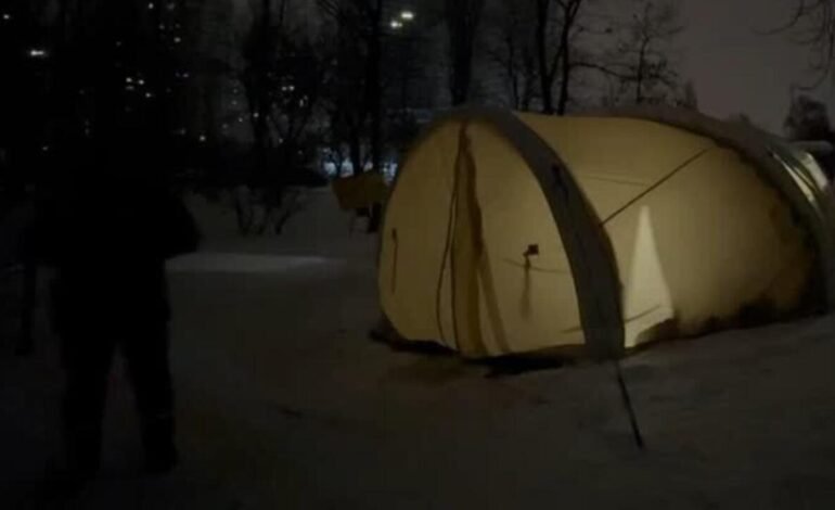 Kiev a oscuras: refugios improvisados tras cuatro años de la invasión rusa en Ucrania