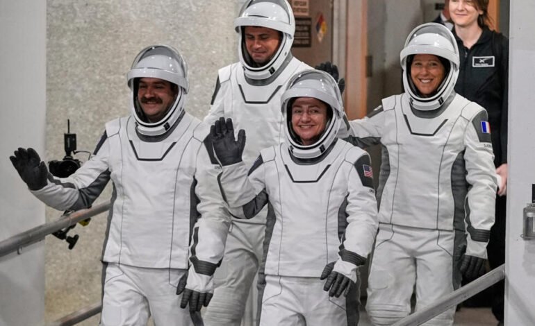 La francesa Sophie Adenot y otros tres astronautas de la misión Crew-12 llegan a la EEI
