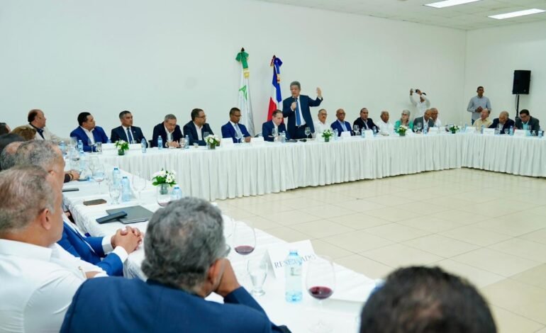 Leonel inicia una jornada de 3 días en la ciudad de Santiago