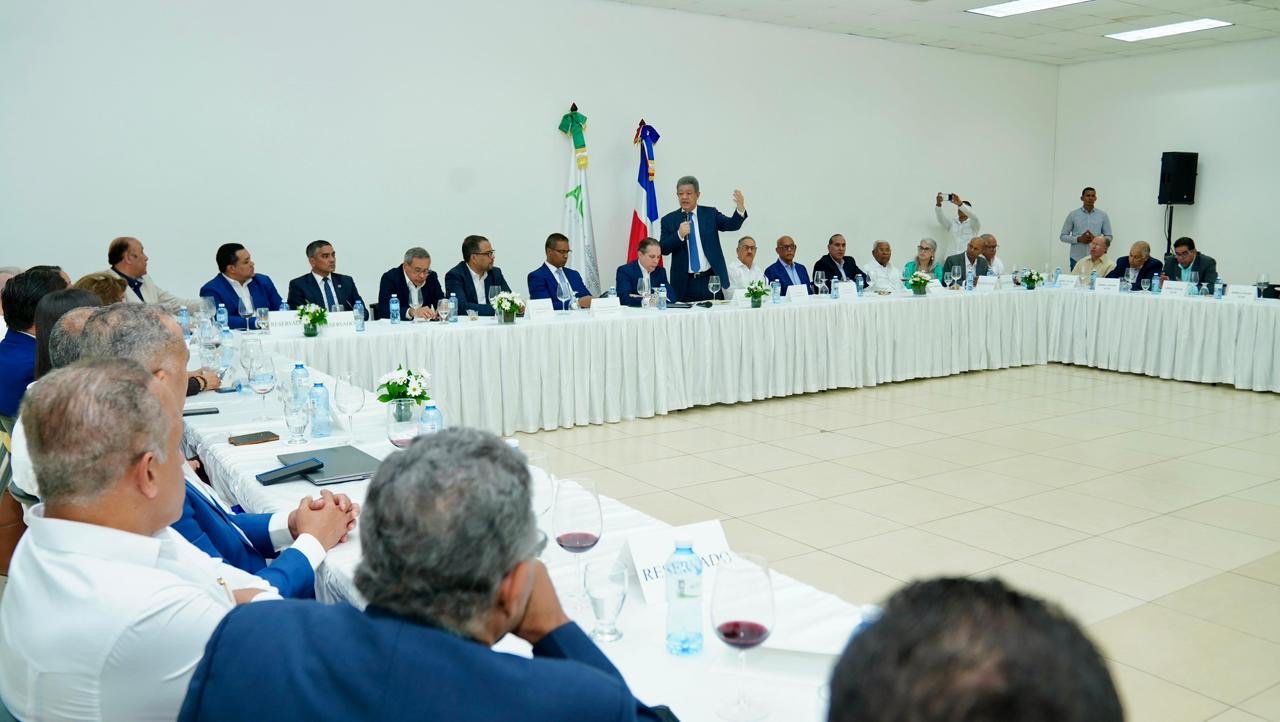 Leonel inicia una jornada de 3 días en la ciudad de Santiago