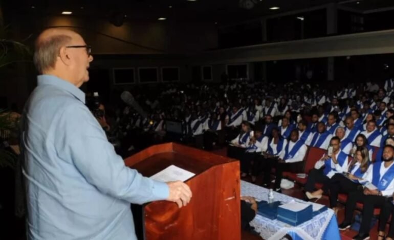 Llama jóvenes a seguir legado Peña Gómez por la democracia