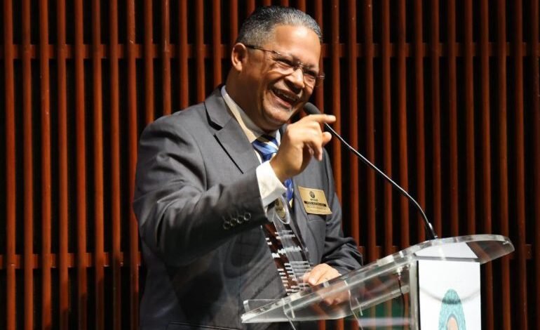 MEXICO: Cámara de Diputados reconoce a dominicano Alcedo Magarín