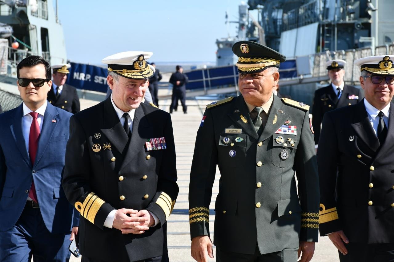 Ministro de Defensa de la RD visita base naval portuguesa