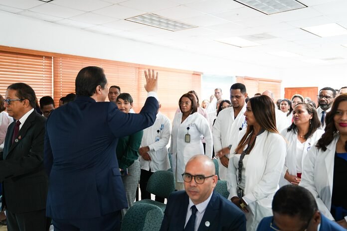 Ministro de Salud juramenta comité de Trasplante del Hospital Ney Arias Lora