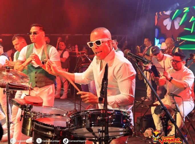 Música salsa contagia público del Carnaval Vegano 2026