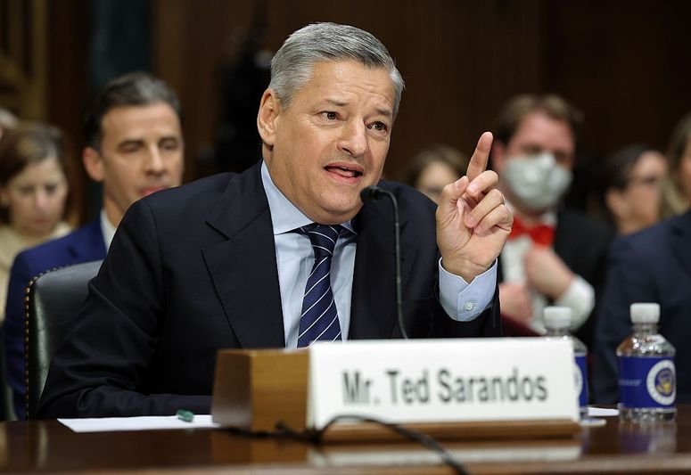 El codirector ejecutivo de Netflix, Ted Sarandos, testifica ante el Subcomité de Antimonopolio, Política de Competencia y Derechos del Consumidor del Comité Judicial del Senado en el Edificio Dirksen de Oficinas del Senado el 3 de febrero de 2026 en Washington, DC, en EE UU.