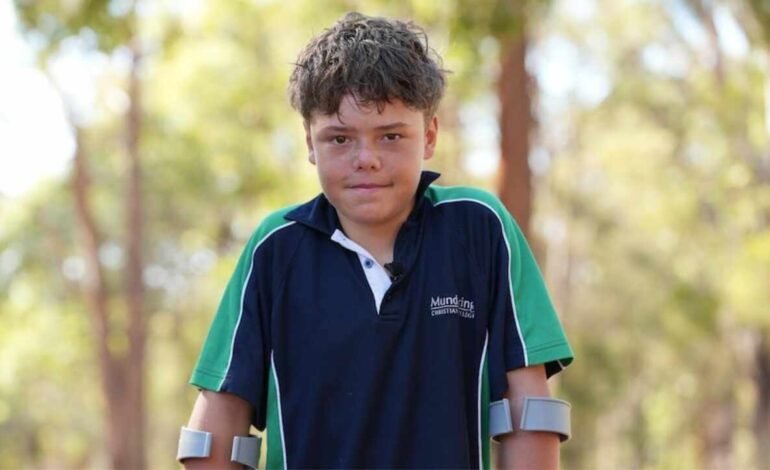 Niño de 13 años se convierte en héroe al salvar a su madre y a sus hermanos en el mar