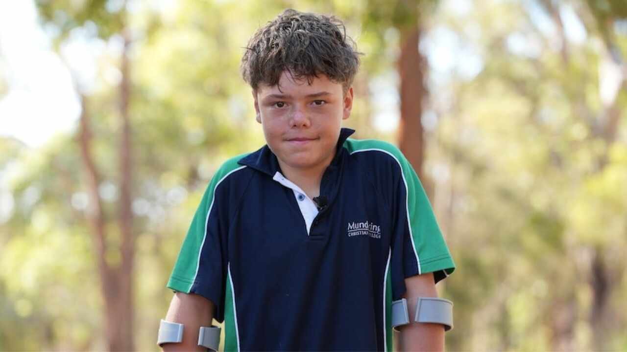 Niño de 13 años se convierte en héroe al salvar a su madre y a sus hermanos en el mar